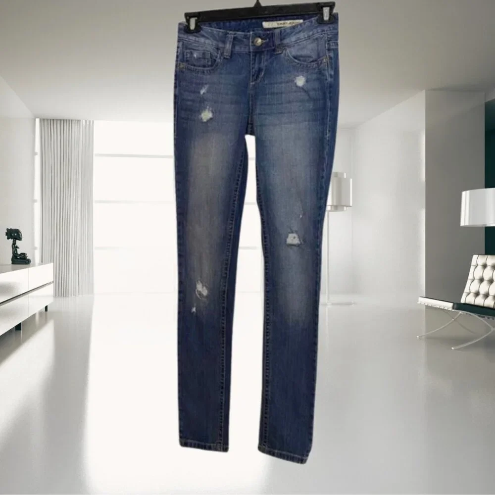Dkny distressed low